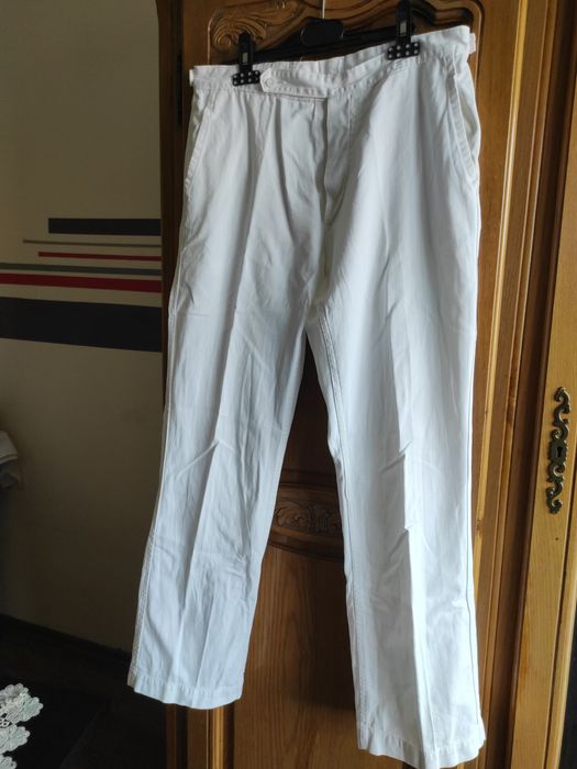 Pantalon specifici pentru medici si asistenti medicali