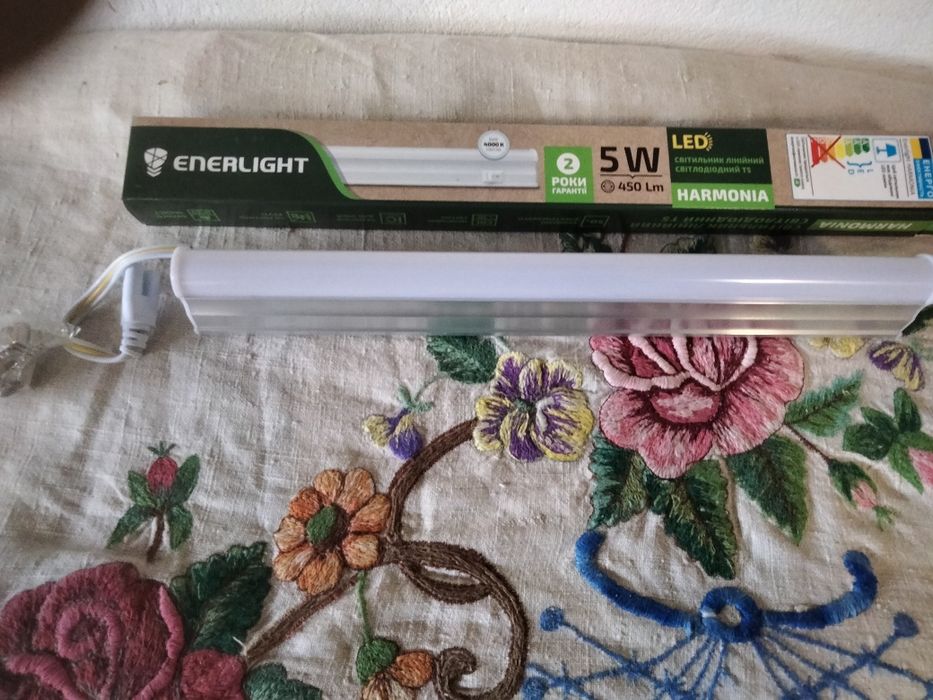 Vînd lampă tub led