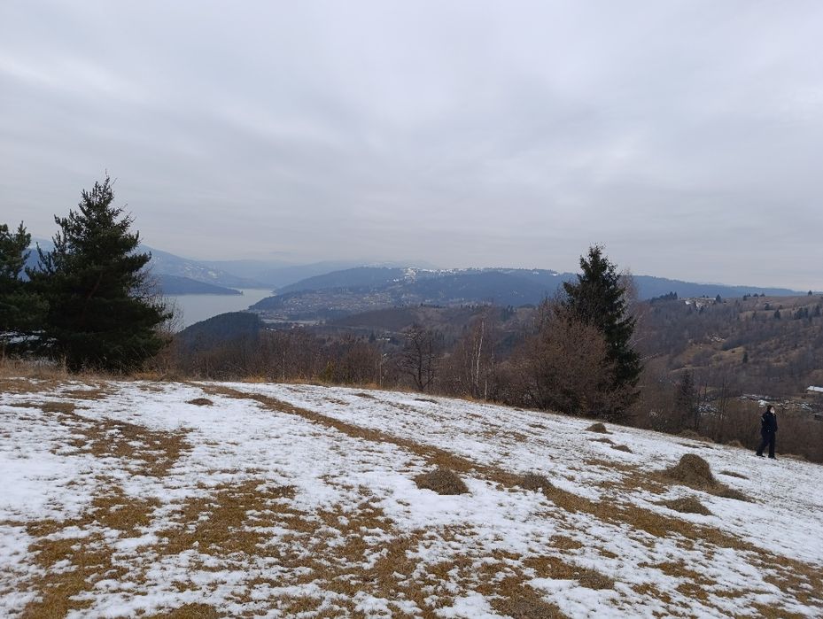 Vând teren la Grozăvești, pe malul lacului Bicaz