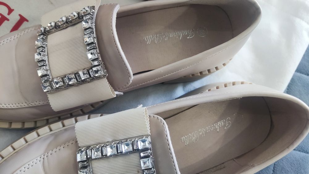 Красиви обувки с подарък чанта на Guess