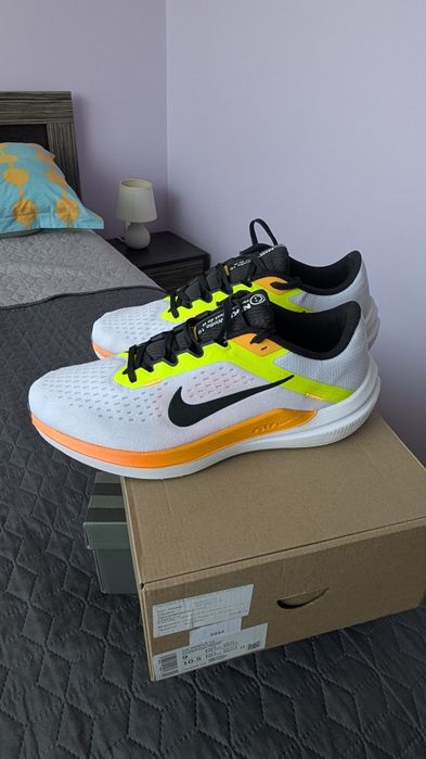 Nike Air Winflo 10 white/black-volt-lazer orange