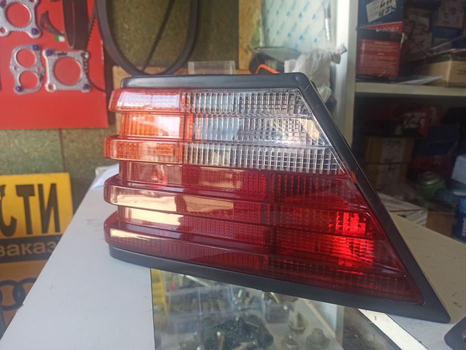 Продам задний стопы на Мерседес W124