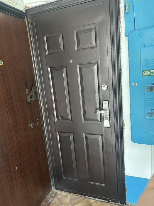 продается входная дверь