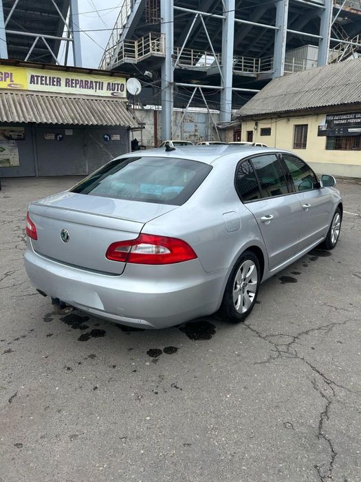SKODA Superb 2011 — imagine 4