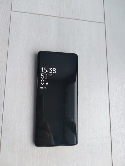 Xiaomi 13 – 12 GB RAM / 256 GB – flagship, stare foarte bună