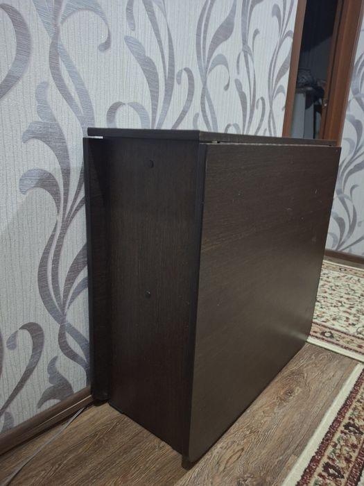 Продам стол книжка