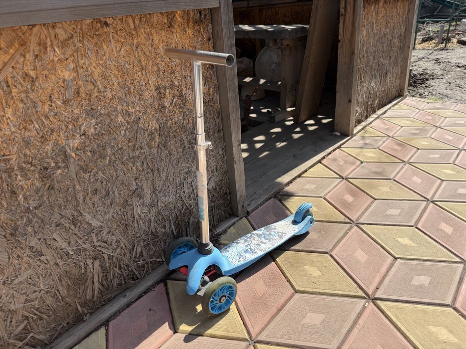 Продам самокат велосипед и детский трактор с прицепом