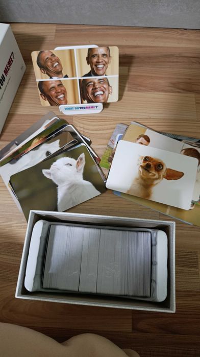 Игра с мемета и карти