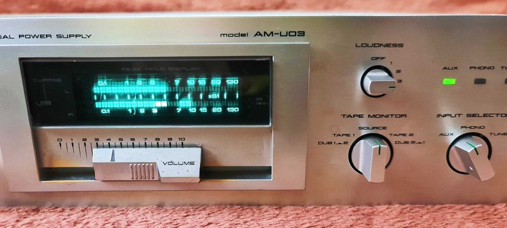 Akai AM-U03 amplificator vitange 2X40W pe 8 Ohm