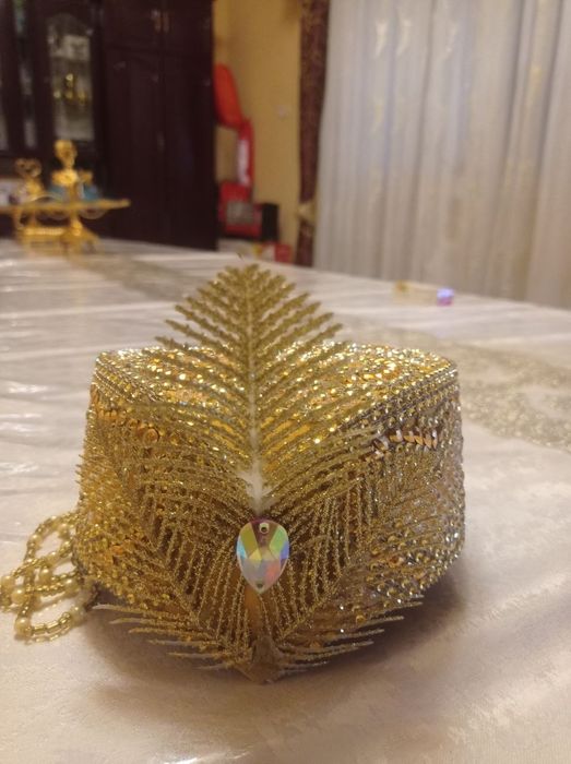 Kelinlik duppisi, yangi sifatli toshlar bilan bezatilgan