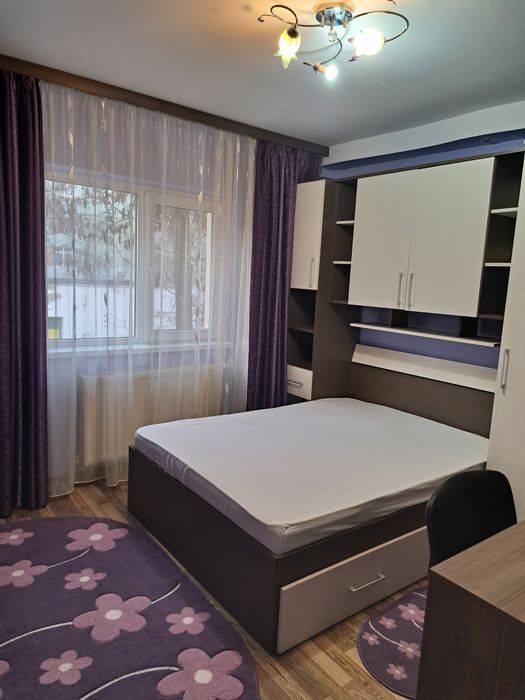 Închiriez apartament cu 3 camere, 70 m², Mircea cel Bătrân, etaj 1