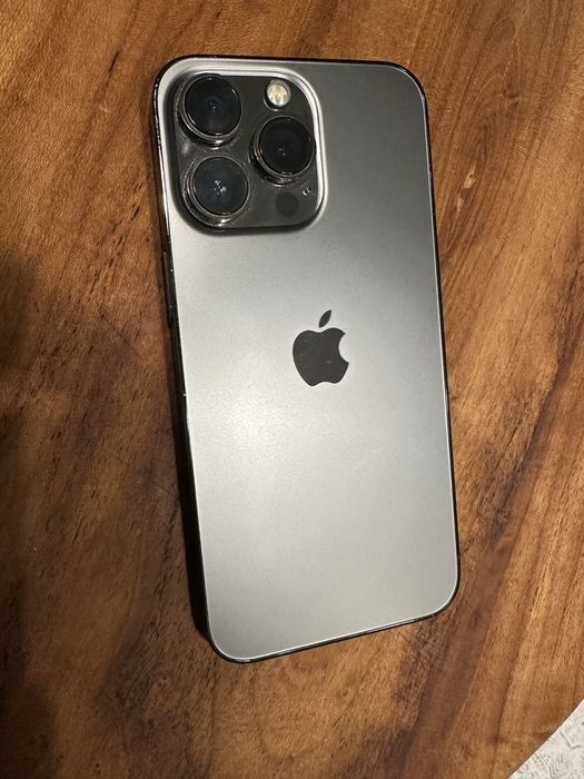 Vand iPhone 14 Pro negru si iPhone 15 Pro gri
