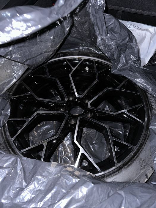 Продам диски с шинами на зиму 225/45 р18 шипы