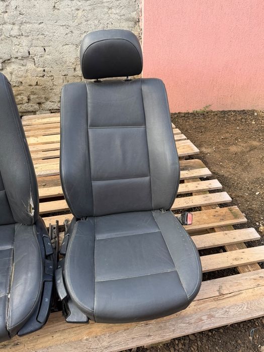 Vând scaune bmw e 46 cu inclzari