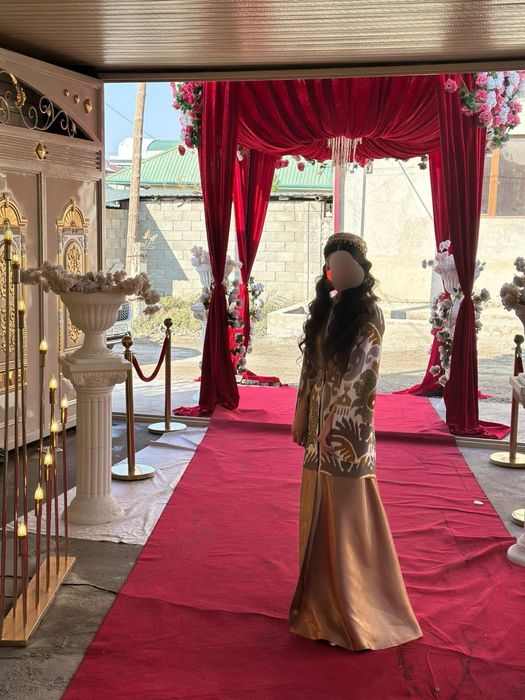 Ansanbl ko’ylak sotiladi