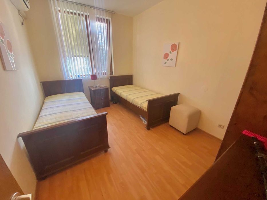 Тристаен апартамент с гледка море в к-с „Райска градина“, Първа линия