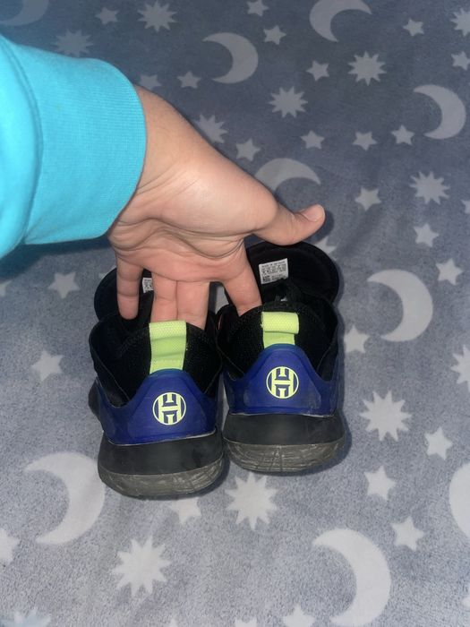 обувки Adidas.