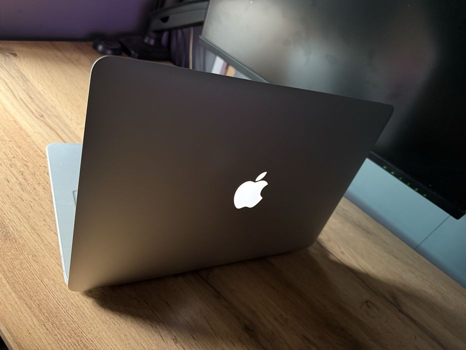 MacBook Air, core i5 , ssd 256 в отличном состоянии