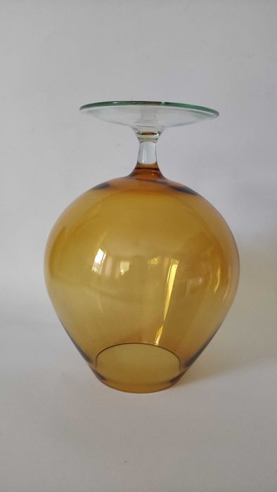 Голяма чаша от ръчно издухано цветно стъкло