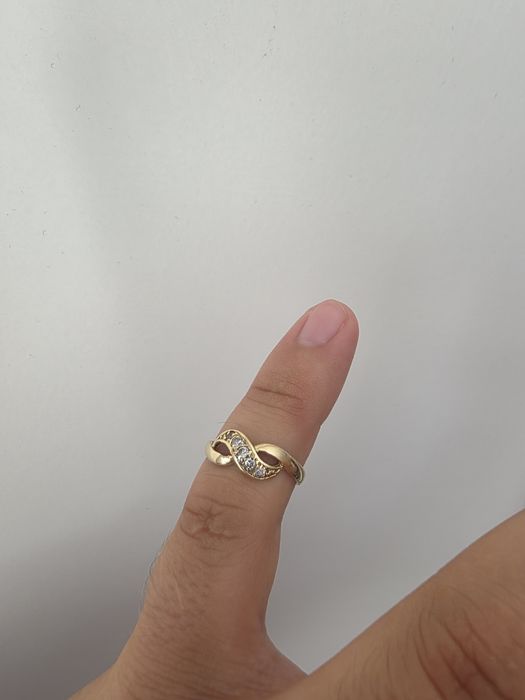 Inel dama din aur 14k 585 2.16grame, cu insertii de pietricele, elegant si frumos