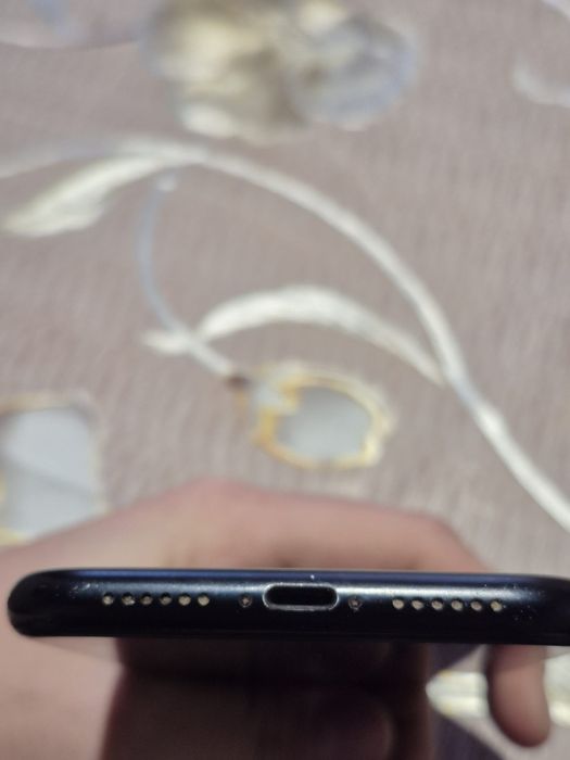 Продавам Iphone XR