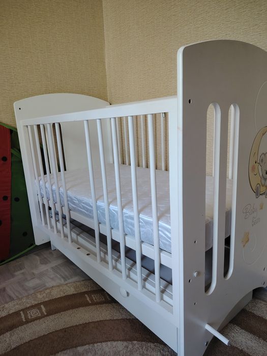 Детскся кроватка