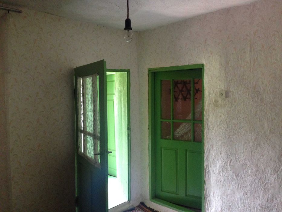 Къща с двор 1800 кв.м. в село Александрия област Добрич