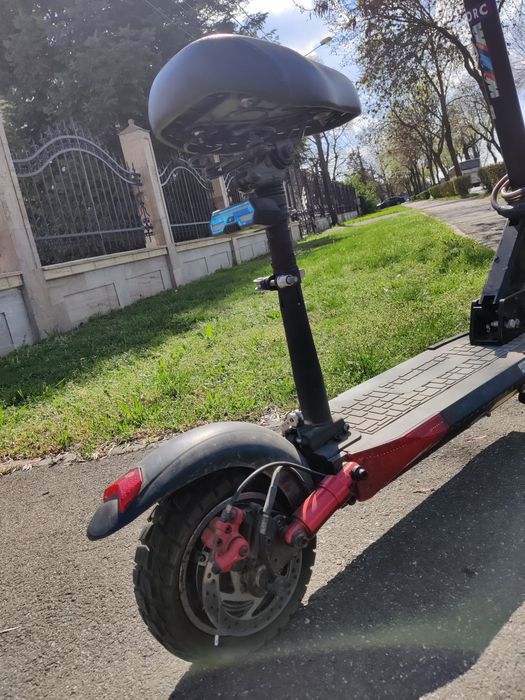 Vând trotineta electrica