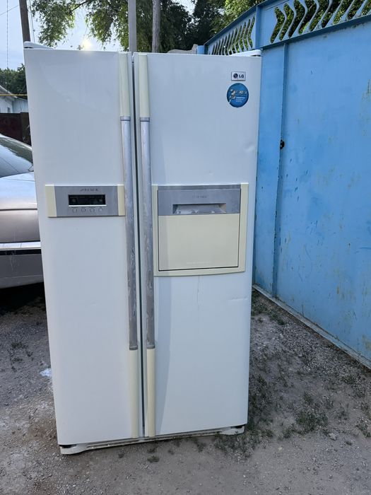 Холодильник срочно продам