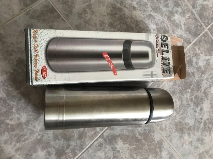 Продавам чисто нов термос 0.7 л