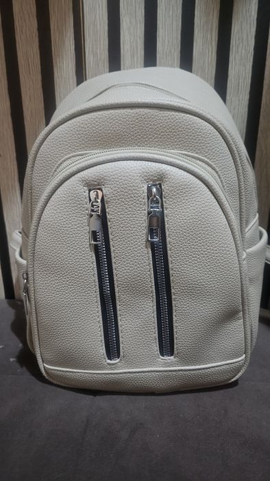 Дамска бежава раница