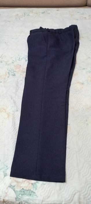 Продам школьную форму брюки 3000