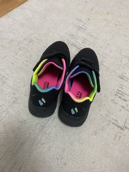 Vand  Addidasi fete model Skechers