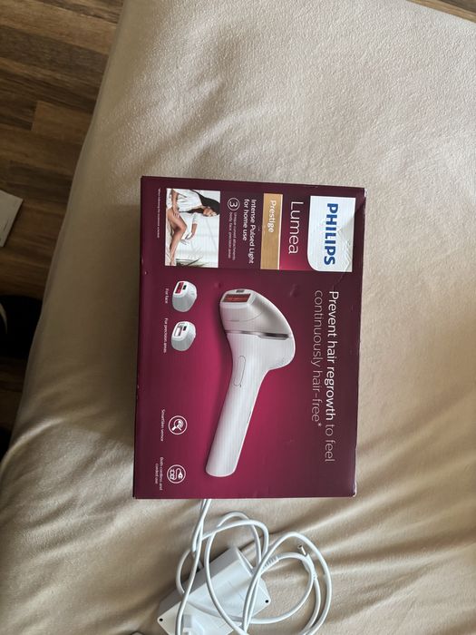 Продавам хотоепилатор Philips Lumea BRI953