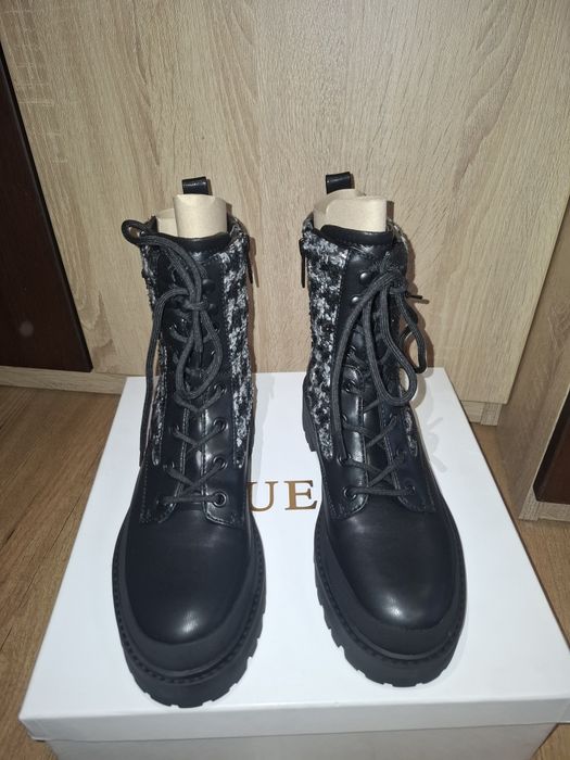Зимни боти GUESS