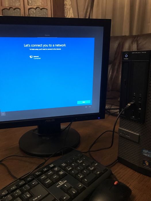 DELL Компютър заедно с монитор, клавиатура и мишка комплект