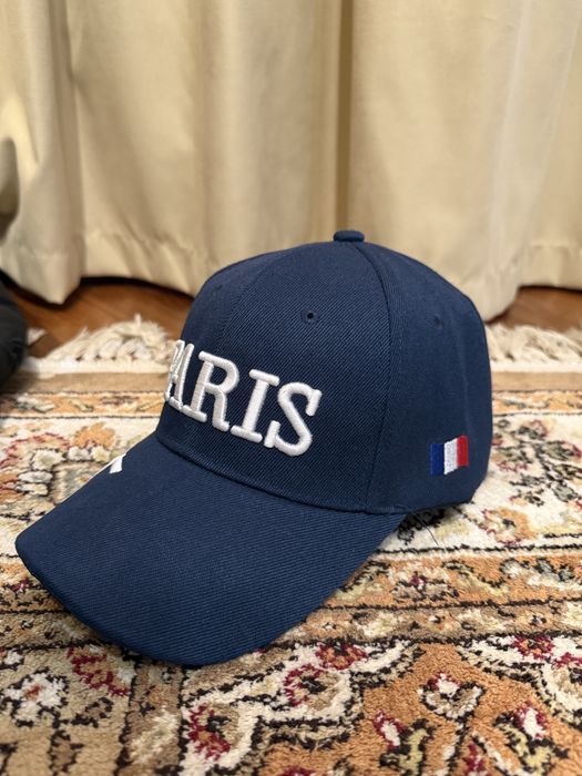 Кепка Paris Новая