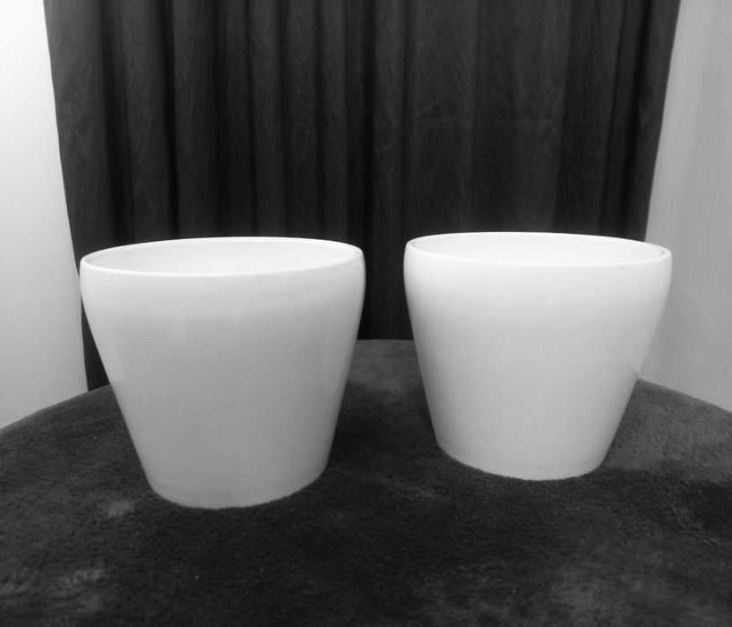 3 vase suport din ceramică albă