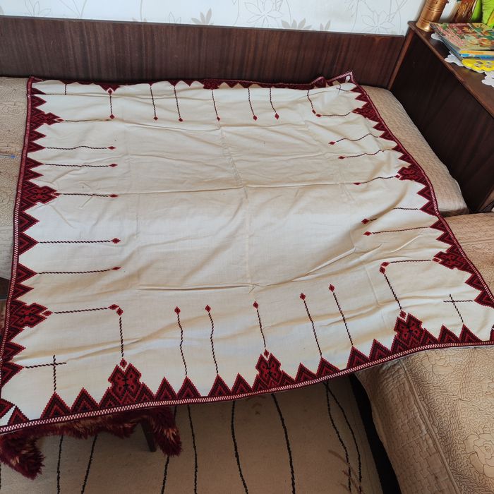 Ръчно бродирани карета и покривки