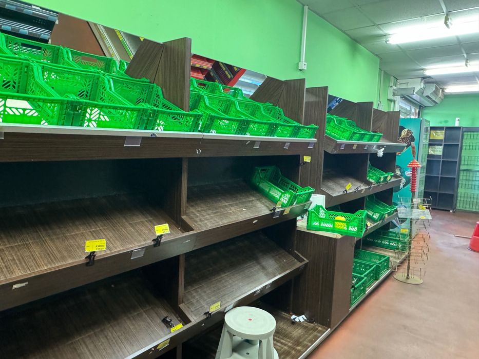 Продавам оборудване за хранителен магазин