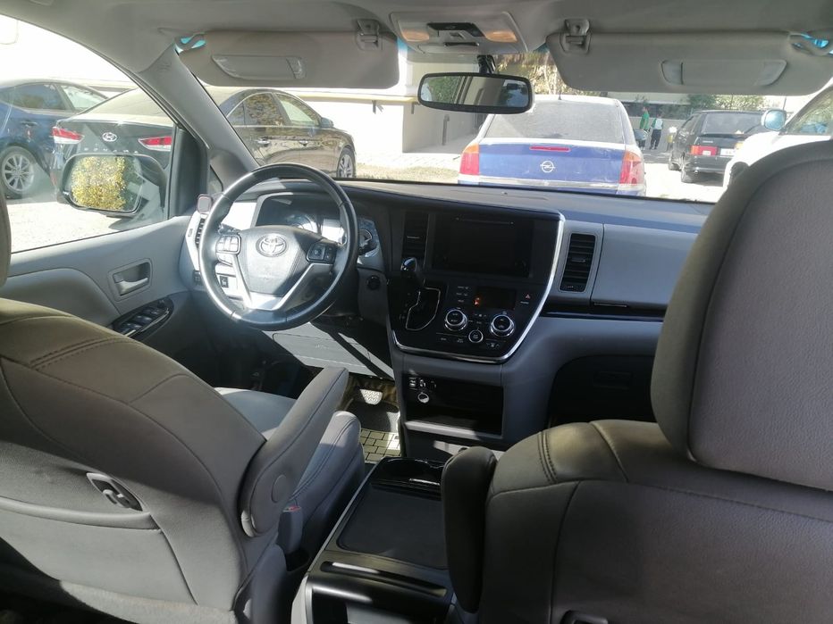 Продам автомобиль Taiota Siena 2015. Объем 3,5 .