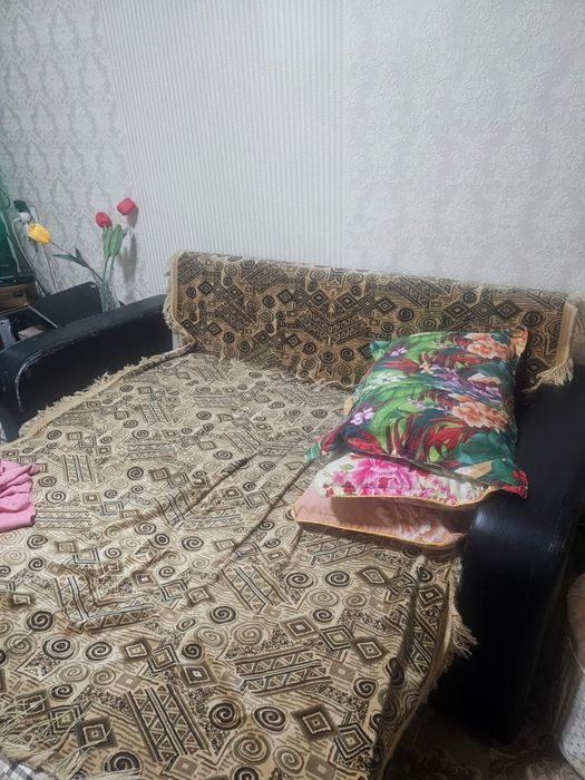 Диван раскладной и 2 кресла