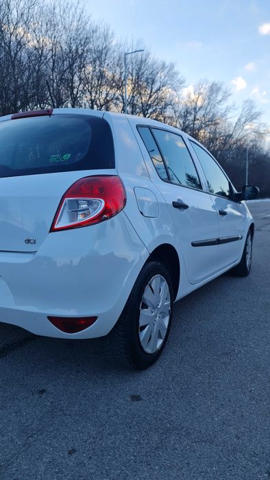 Употребяван Renault Clio 2011 бял дизел 202 000 км ръчна 75 кс Евро 5