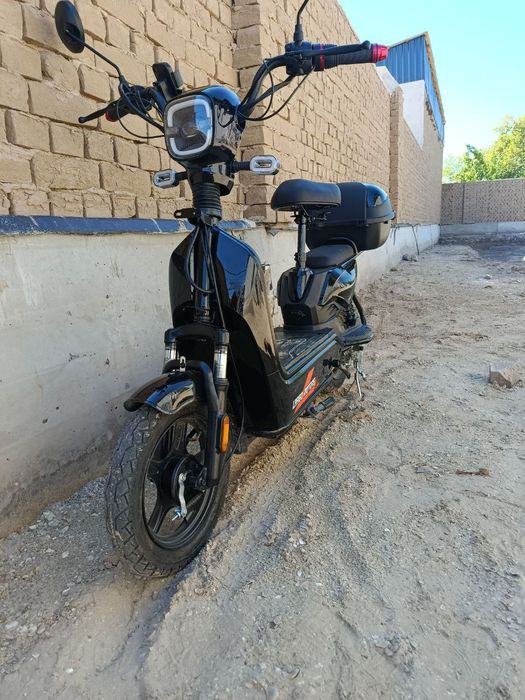 Ассалаума алейкум скутер сатылады бахасы 2мил 500 жагдайы саз