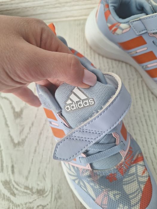 Два чифта детски маратонки