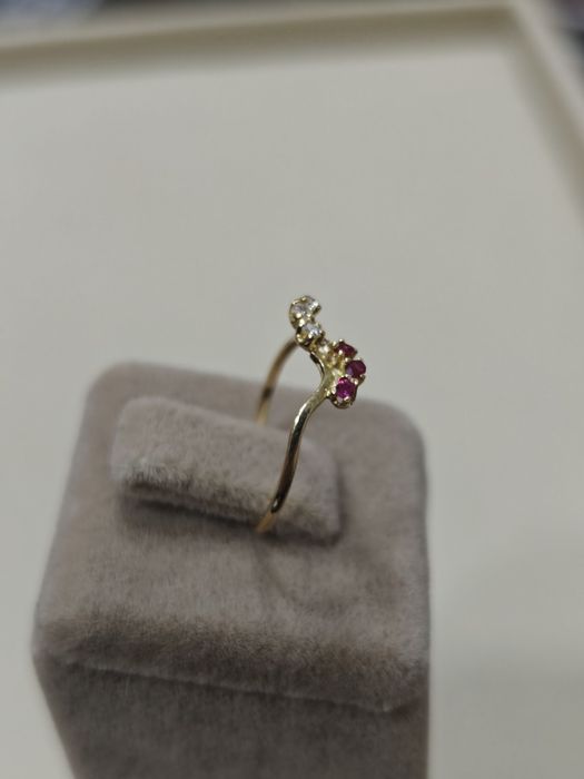 Inel aur 18k 0.90gr cu diamante și rubine (r)