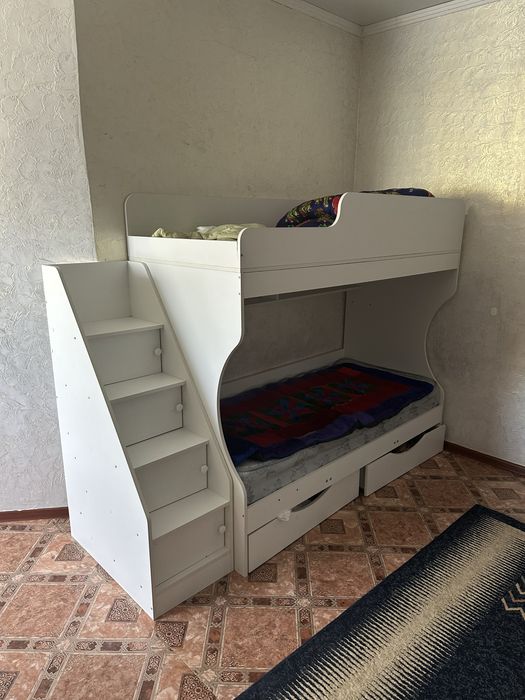 Двухярусная кровать