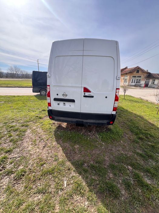 Nissan NV400-Продава се  цял