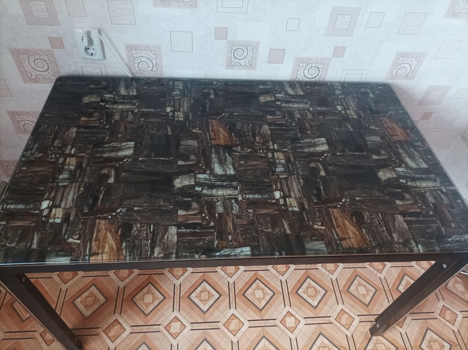 Продам кухонный стол