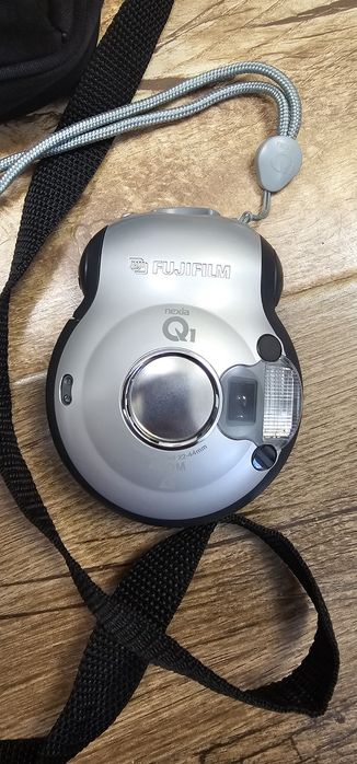 Aparat foto vintage Fujifilm Nexia Q1 Zoom + husă Kodak
